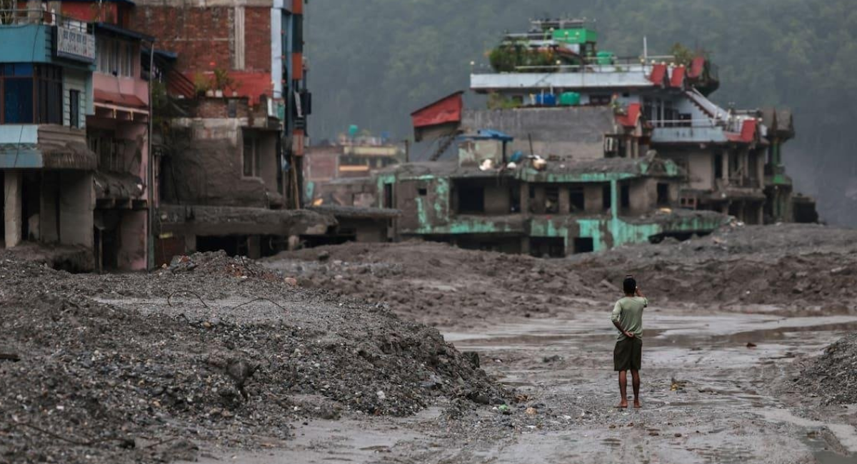 Inundaciones en Nepal dejan 939 muertos; rescatistas buscan sobrevivientes atrapados en túneles