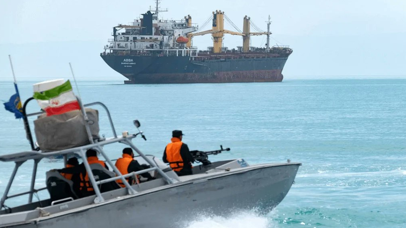 Irán y Omán pactan ruta de navegación segura en el estrecho de Ormuz; dejan fuera de las pláticas a EU