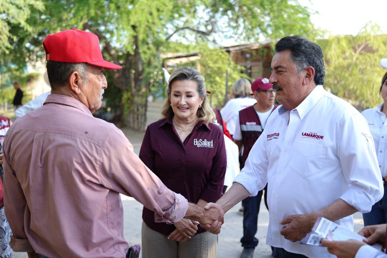 El morenista Javier Lamarque durante recorridos en Hermosillo