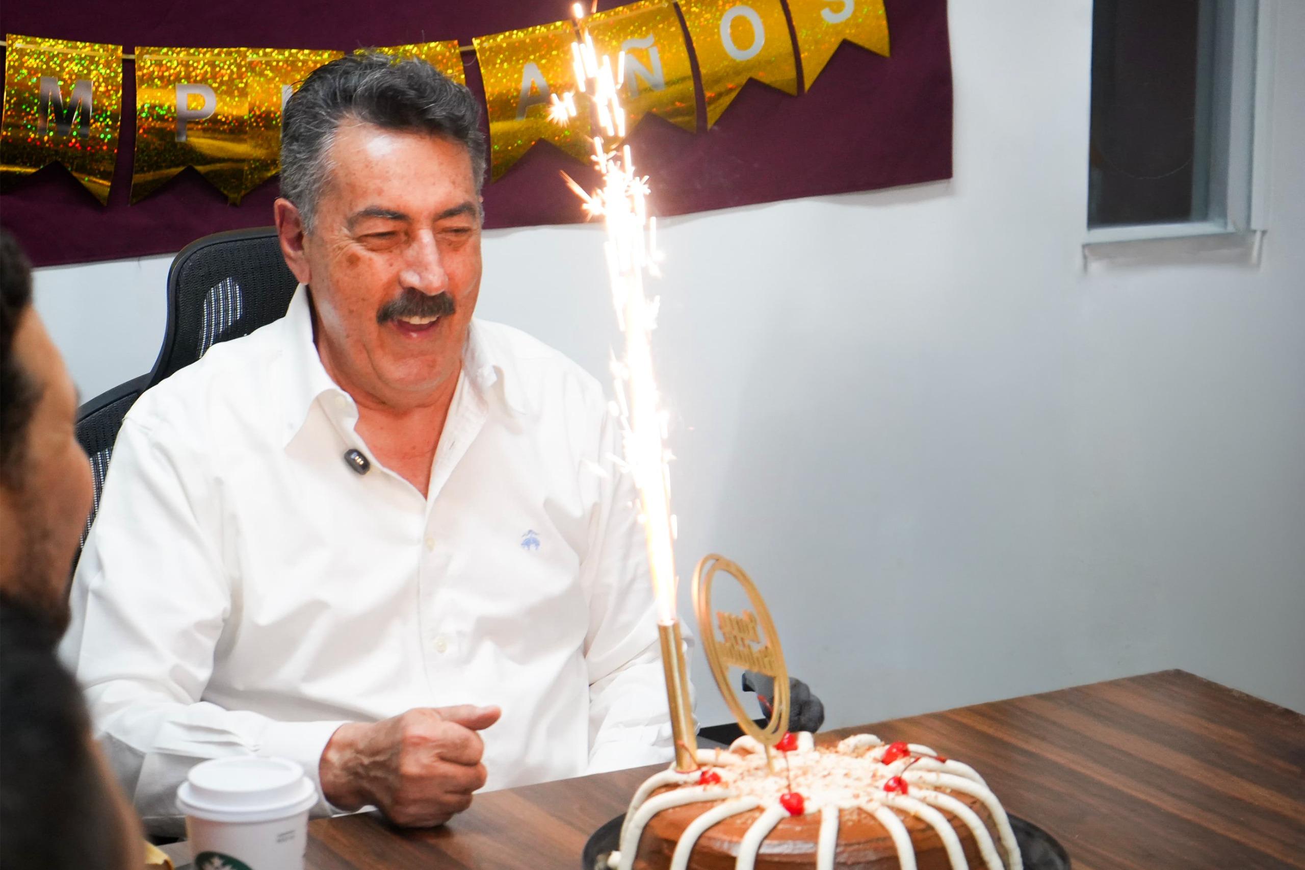 Javier Lamarque combina encuentro virtual con celebración de cumpleaños entre familia y simpatizantes