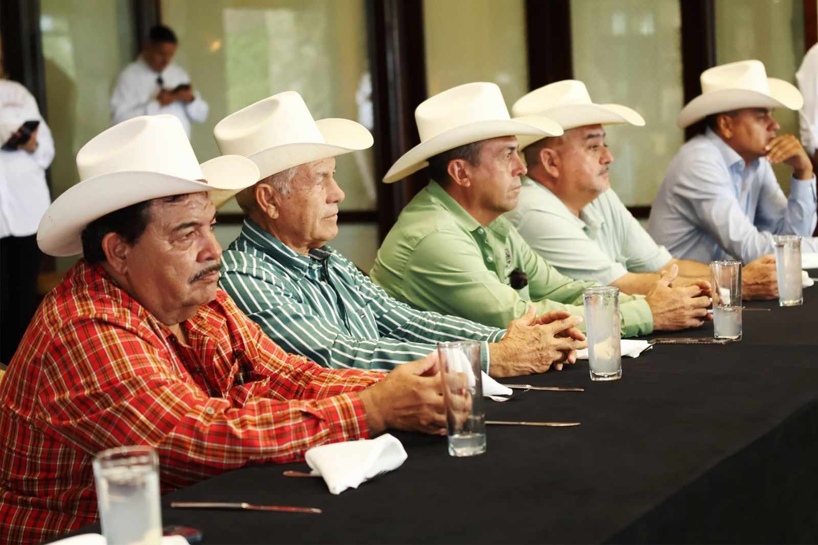 Javier Lamarque reconoce a trabajadores y dialoga con alcaldes de la Sierra sobre el futuro de Sonora