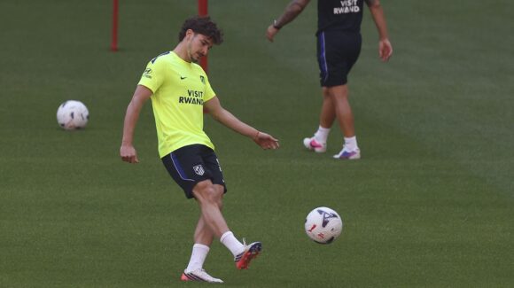 Julián Álvarez se pierde el duelo ante Sevilla tras sumar tres entrenamientos fuera del grupo del Atlético
