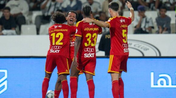Julián Quiñones vuelve con gol y asistencia para liderar la remontada del Al-Qadisiya en la SPL
