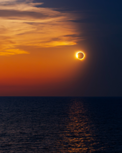 Las mejores imágenes captadas del eclipse solar visto desde España