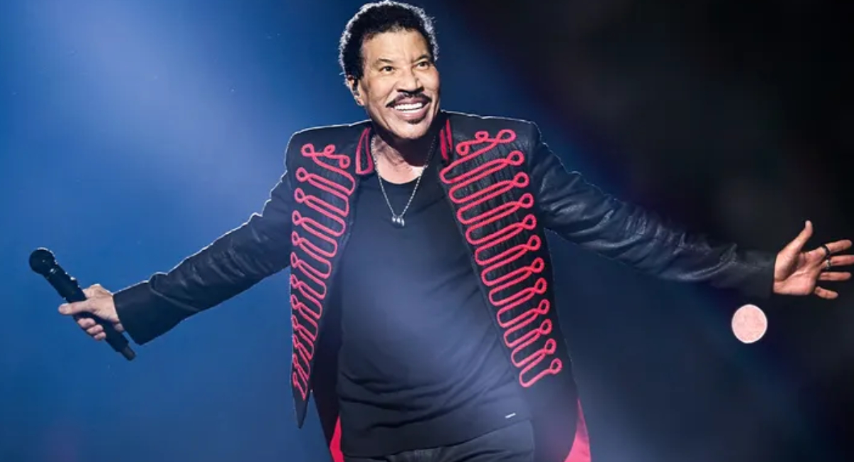 Lionel Richie es hospitalizado en terapia intensiva tras sentir mareos en concierto de St. Lois