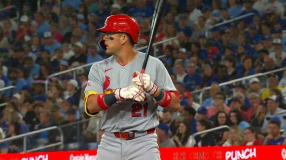 Cardinals reaccionan en la novena y evitan la barrida ante Toronto con un rally de cuatro carreras