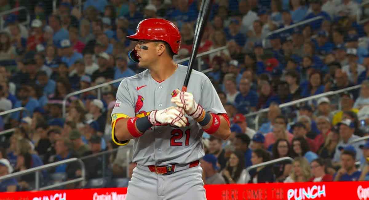 Los Cardinals respondieron con un rally de cuatro en la novena entrada para evitar la barrida de visita ante Toronto