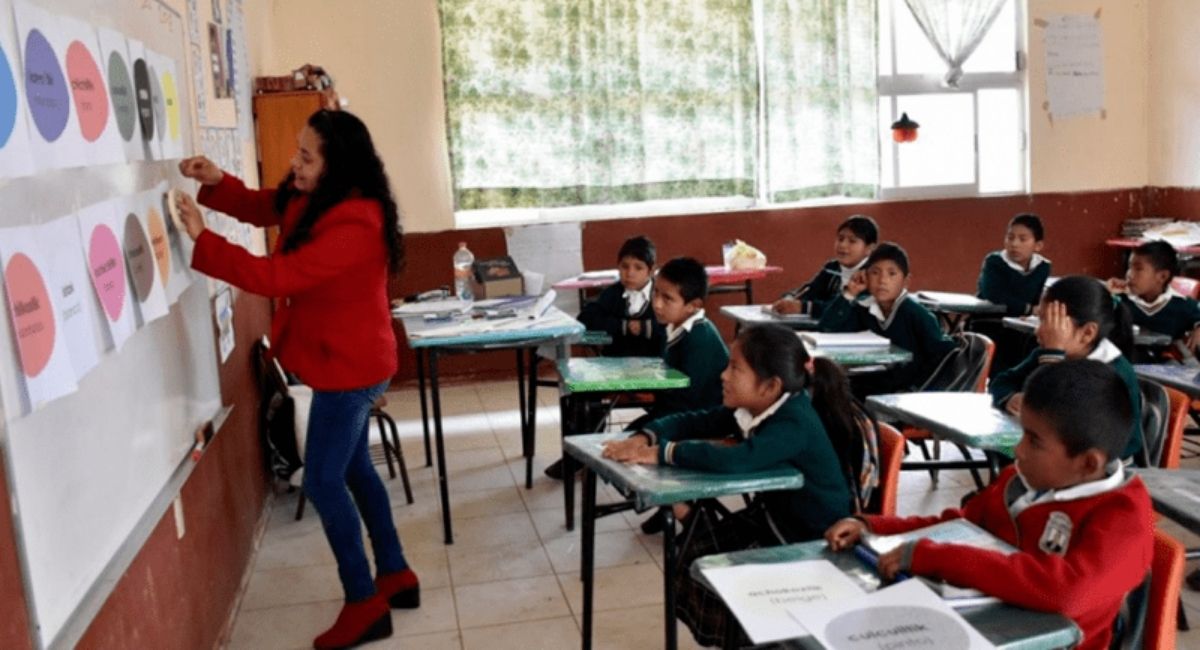 Sheinbaum plantea limitar el uso de celulares y tabletas en las escuelas de México
