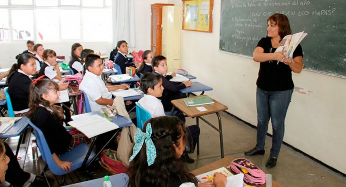 Sheinbaum llama a restringir celulares y tabletas durante las clases
