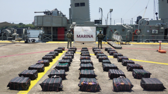 Marina asegura más de 1.6 toneladas de presunta cocaína frente a costas de Michoacán