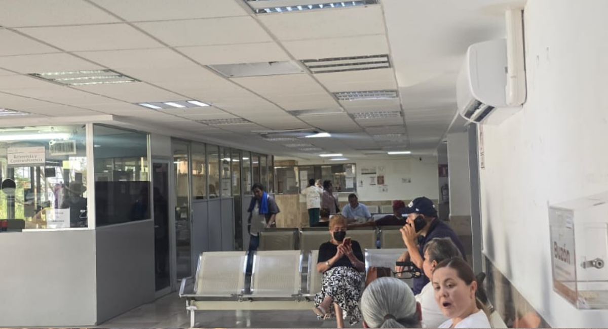 Más de 200 personas entre médicos, hospitalizados y sus familiares, fueron evacuadas del Issste por una fuga de gas