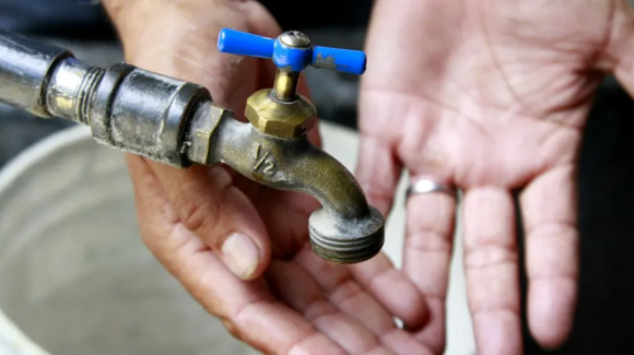 Media ciudad se queda sin agua tras fuerte tormenta en Obregón