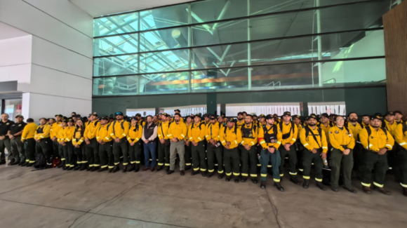 México envía segundo contingente de brigadistas para combatir incendios forestales en Canadá