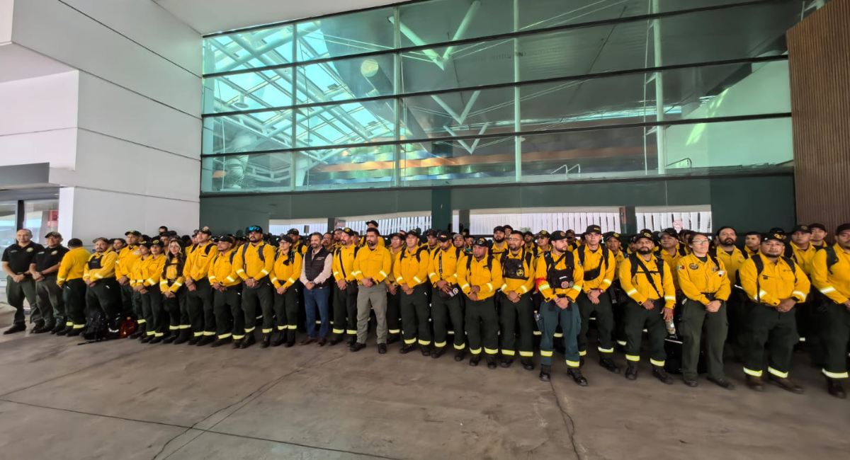 México envía segundo contingente de brigadistas para combatir incendios forestales en Canadá