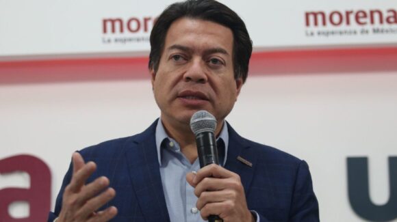 Movimiento Ciudadano denuncia a Mario Delgado ante el INE por violentar la Constitución
