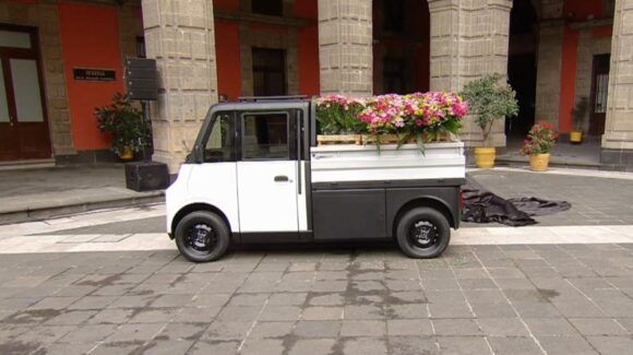 Sheinbaum presenta Olinia Carga, el vehículo eléctrico mexicano para transportar mercancías en 2027