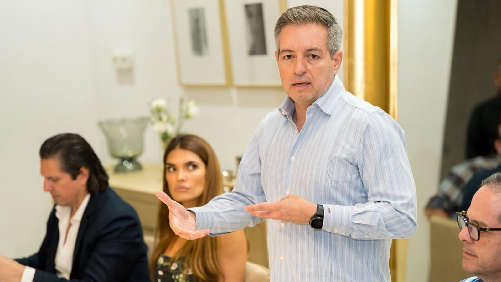 Omar Del Valle Colosio, en todos los frentes: dialoga con empresarios y camina en Hermosillo el mismo día