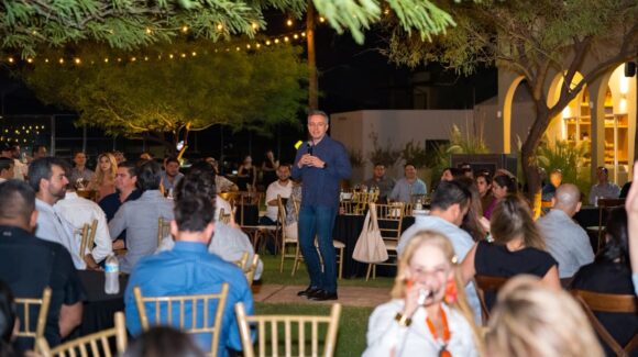 Omar Del Valle Colosio lleva demandas de colonias a la mesa empresarial