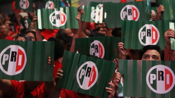 PRI propone regresar al criterio de excelencia académica para obtener becas