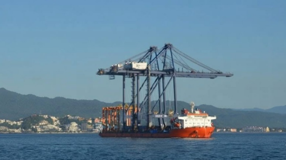 Puerto de Guaymas se prepara para nueva etapa con llegada de dos grúas para contenedores