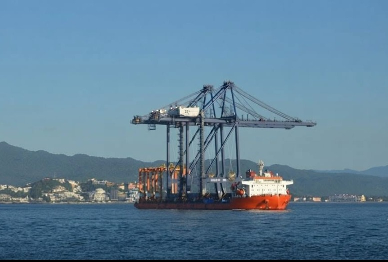 Puerto de Guaymas se prepara para nueva etapa con llegada de dos grúas para contenedores