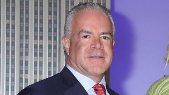 Acusan a Raúl Rocha, dueño de Miss Universo, por lavado de dinero; lanzan orden de aprehensión