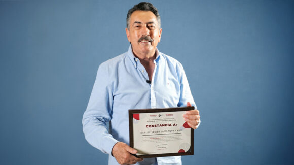 Recibe Javier Lamarque constancia de su formación para coordinar los Comités de Defensa de la Transformación en Sonora