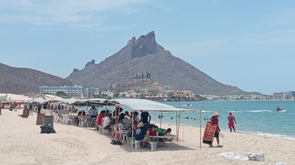 Renta ilegal de carpas en playas de San Carlos es un problema que va al alza