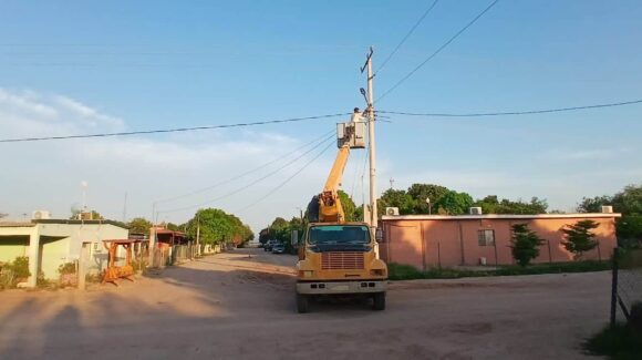 Reparan en el valle de Guaymas alumbrado con afectación por las lluvias