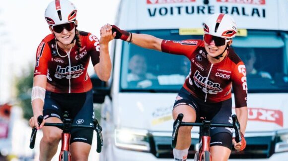 Romina Hinojosa completa el Tour de France Femenil y hace historia como la primera mexicana en lograrlo