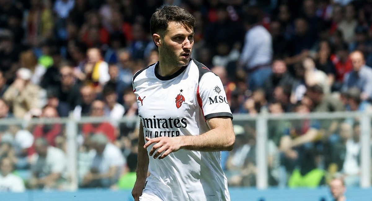 Santiago Giménez quedó fuera de los planes del AC Milan, incrementando los rumores de su inminente salida de la Serie A