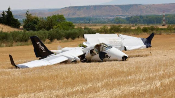Avioneta de escuela de pilotos se estrella en campo de cereales de Viana, Navarra; deja saldo de dos heridos