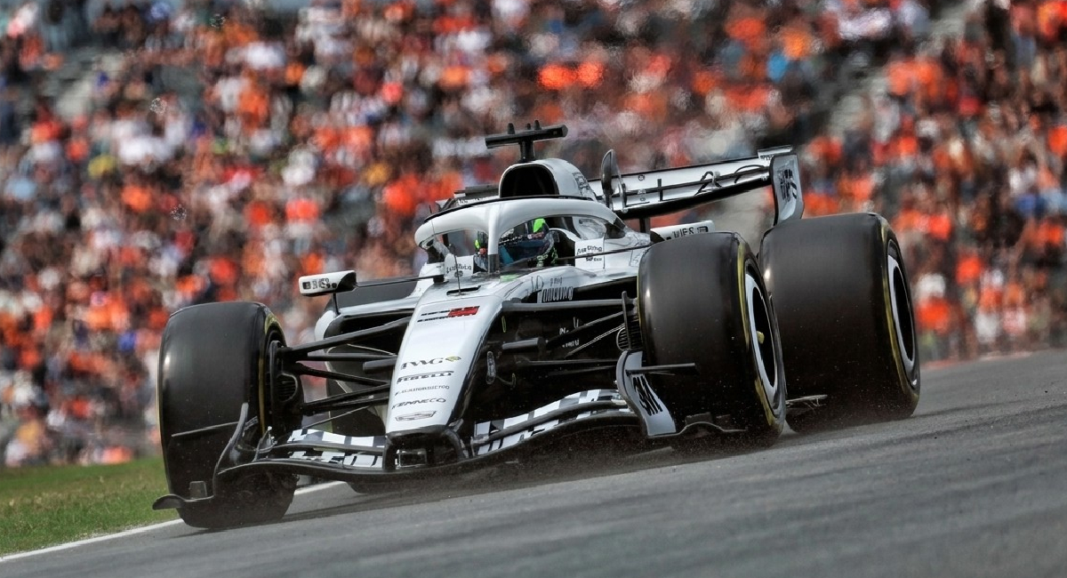 Sergio Pérez sufrió problemas con el volante de su monoplaza y partirá desde el fondo de la parrilla en la Sprint Race de Países Bajos