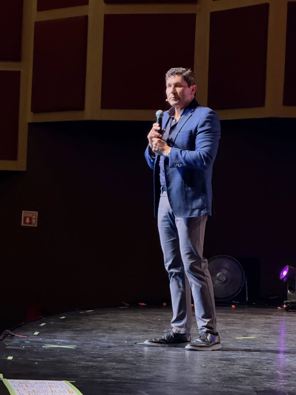 Todo listo para la llegada de César Lozano a Hermosillo con 'Felizmente Imperfectos'
