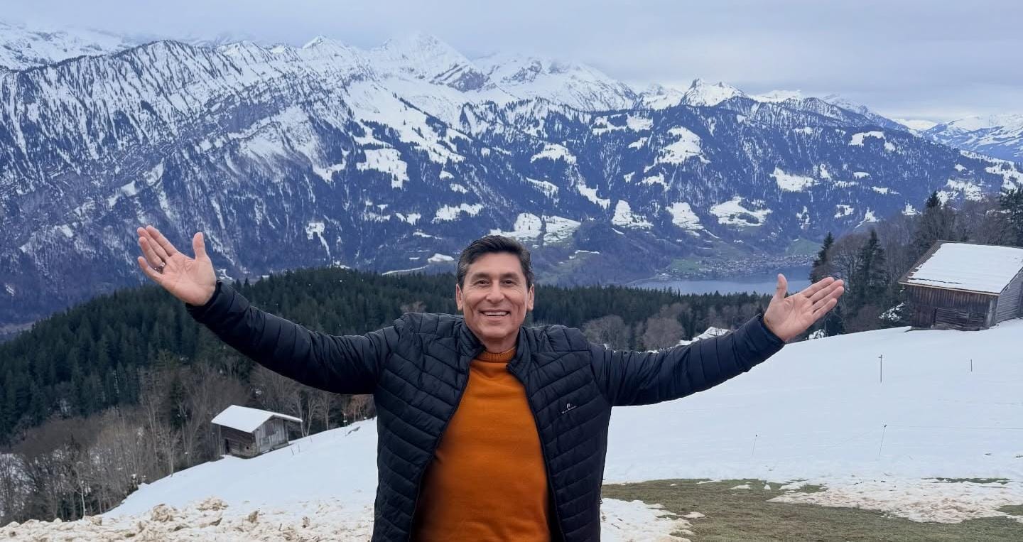 Todo listo para la llegada de César Lozano a Hermosillo con 'Felizmente Imperfectos'