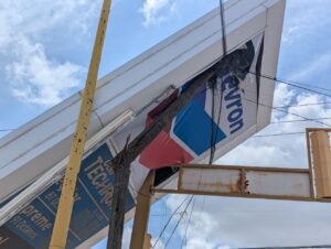 Tormenta deja destrozos por las calles de Ciudad Obregón
