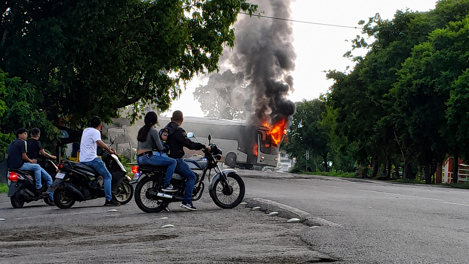 Tras captura del ‘R1’, Estados Unidos emite alerta de viaje a Michoacán por bloqueos e incendios