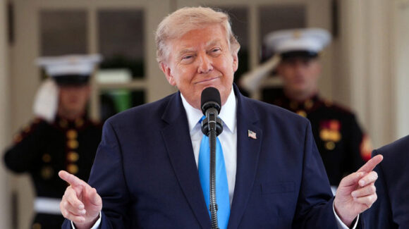Trump anuncia bloqueo económico “devastador” contra Irán; sancionará a países que colaboren con Teherán