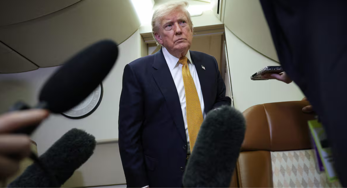 Trump desata ola de críticas al usar avión lleno de periodistas como señuelo ante amenaza iraní