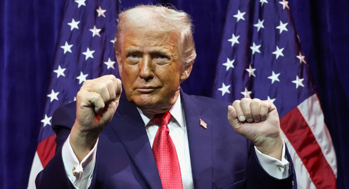 Trump desata ola de críticas al usar avión lleno de periodistas como señuelo ante amenaza iraní