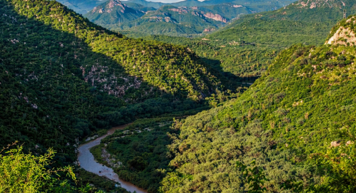Ures es considerado el inicio de la zona serrana y una de las poblaciones que mayor turismo atrae en Sonora