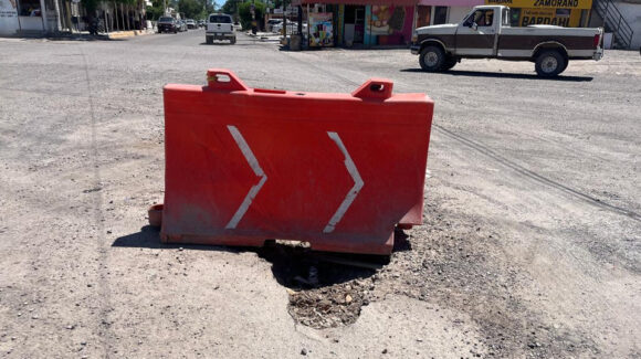 Vecinos de Empalme denuncian formación de socavones en transitadas calles de la colonia Moderna