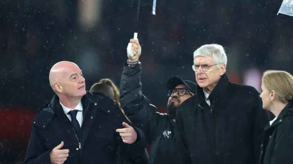 Crece la presión sobre Gianni Infantino; Arsène Wengerse deslinda del FIFA Forward Enterprise