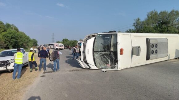 Choque múltiple en Pesquería deja 3 muertos y moviliza a cuerpos de emergencia en Nuevo León