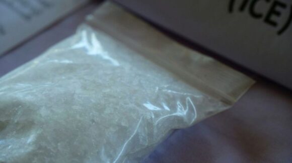 Detienen a dos mexicanos en laboratorio de metanfetamina en Sudáfrica; incautan 37 mdd