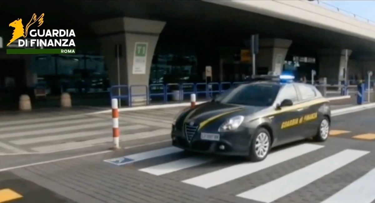 Detienen a dos mexicanos en Aeropuerto de Roma; conoce los detalles
