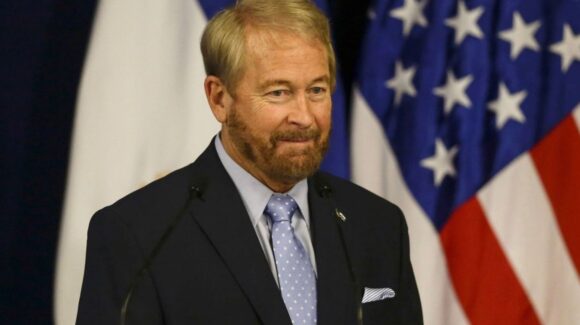 Embajador de Estados Unidos celebra captura de ‘El Poncho’, líder del Cártel de Los Reyes