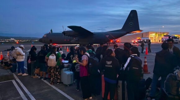 Regresan a México 36 connacionales afectados por el terremoto que sacudió Colombia