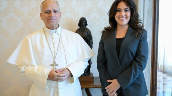 Papa León XIV mantiene audiencia con María Montserrat Alvarado, la mexicana que dirigirá la comunicación del Vaticano