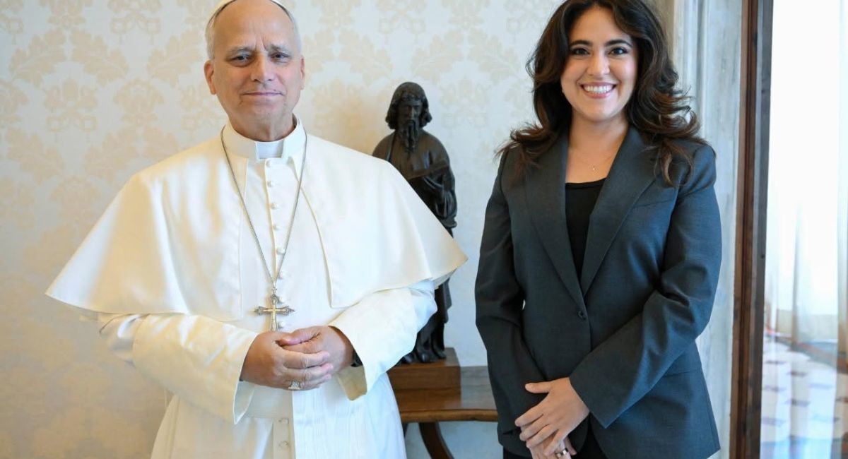 Papa León XIV recibe a María Montserrat Alvarado en el Vaticano